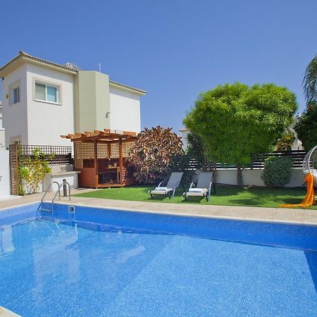 Villa Elias Айя Напа Стая снимка