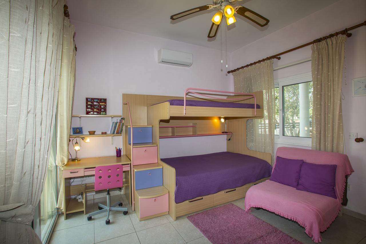 Villa Elias Айя Напа Екстериор снимка